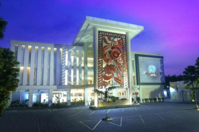  Megaland Hotel Solo  Суракарта